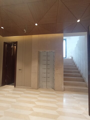 Room in 4 BHK Builder Floor at Greater Kailash I – for Rent