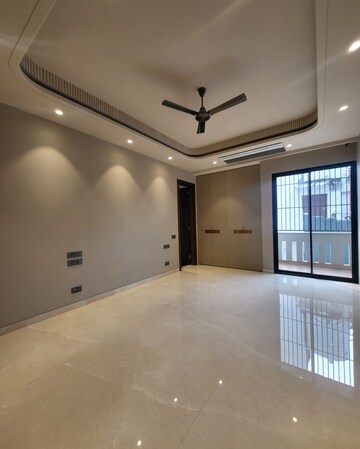 Room in 4 BHK Builder Floor at Greater Kailash I – for Rent