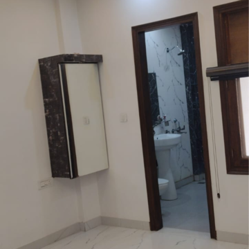 Room in 2 BHK Builder Floor at RWA Apartments Sector 30, Sector 30 – for Rent