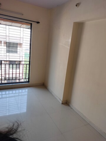Room in 1 BHK Apartment at Omkar Apartment Kharegaon, Kalwa – for Rent