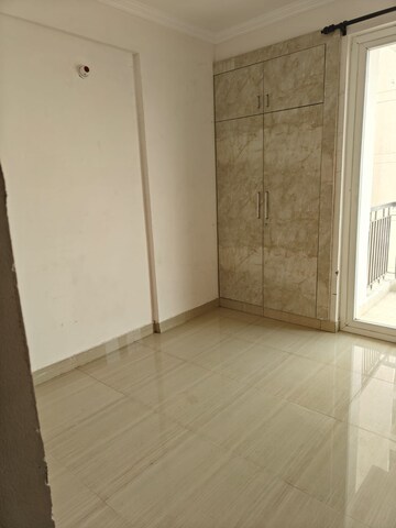 Room in 2 BHK Apartment at Amrapali Riverview, Amrapali Leisure Valley – for Rent