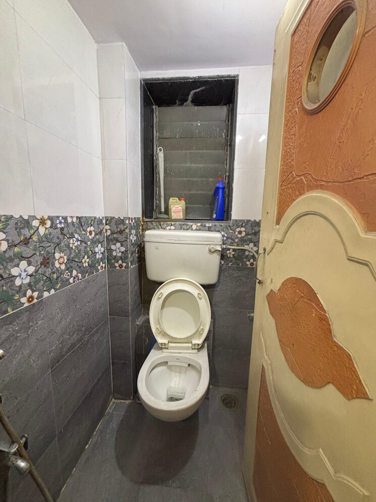 Bathroom, vijay nagari 1 Bedroom 450 Sq.Ft. Apartment In Vijay Nagari Thane 8057079