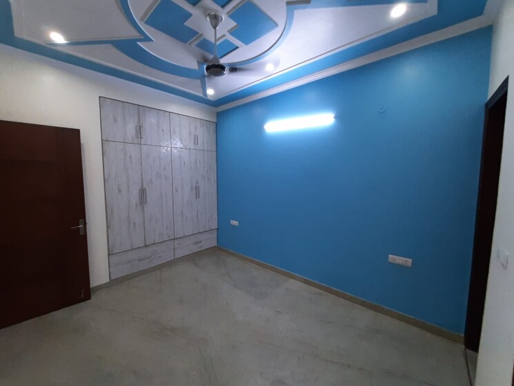 Room, sector 37 3 Bedroom 1600 Sq.Ft. Apartment In Sector 37 Noida 8057089