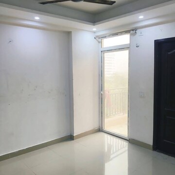 Room in 2 BHK Apartment at Supertech Crown Town, Sector 74 – for Rent