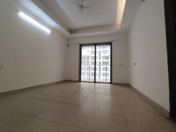 Room in 3 BHK Apartment at HDIL Metropolis Residences, Andheri West – for Rent