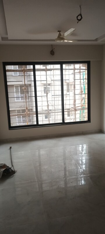 Room in 2 BHK Apartment at Borivali East – for Rent