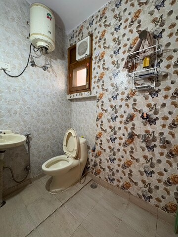 Bathroom in 1 BHK Independent House at Lajpat Nagar I – for Rent