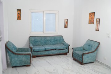 Bedroom in 2 BHK Builder Floor at Jakhan – for Rent