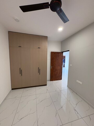 Room in 2 BHK Apartment at Trendsquares Ambience, Thanisandra Main Road – for Rent