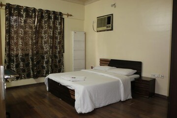 Bedroom in 4 BHK Apartment at Magarpatta Laburnum Park, Hadapsar – for Sale