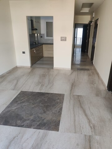 Room in 3 BHK Builder Floor at South City 1 – for Rent