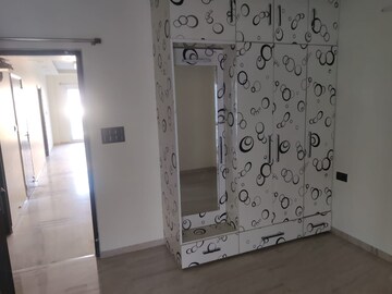 Room in 3 BHK Builder Floor at South City 1 – for Rent