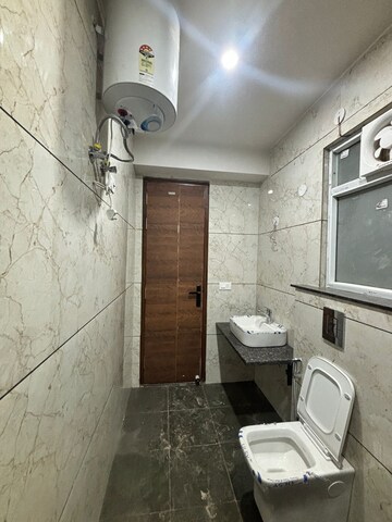 Bathroom in 1 BHK Builder Floor at DLF Atria, Dlf Phase ii – for Rent
