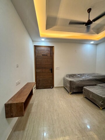 Furnished Amenities in 1 BHK Builder Floor at DLF Atria, Dlf Phase ii – for Rent