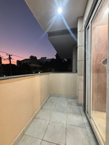 Balcony in 1 BHK Builder Floor at DLF Atria, Dlf Phase ii – for Rent