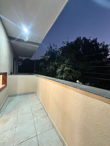 Balcony in 1 BHK Builder Floor at DLF Atria, Dlf Phase ii – for Rent