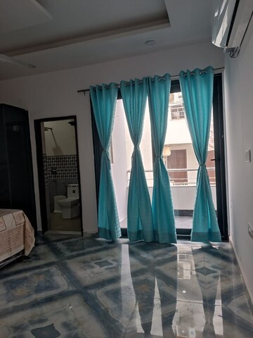 Building Lobby in 3 BHK Builder Floor at Ansal Sushant Lok I, Sector 43 – for Rent
