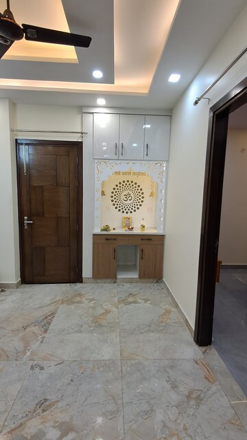 Room in 3 BHK Builder Floor at Dwarka Mor – for Rent