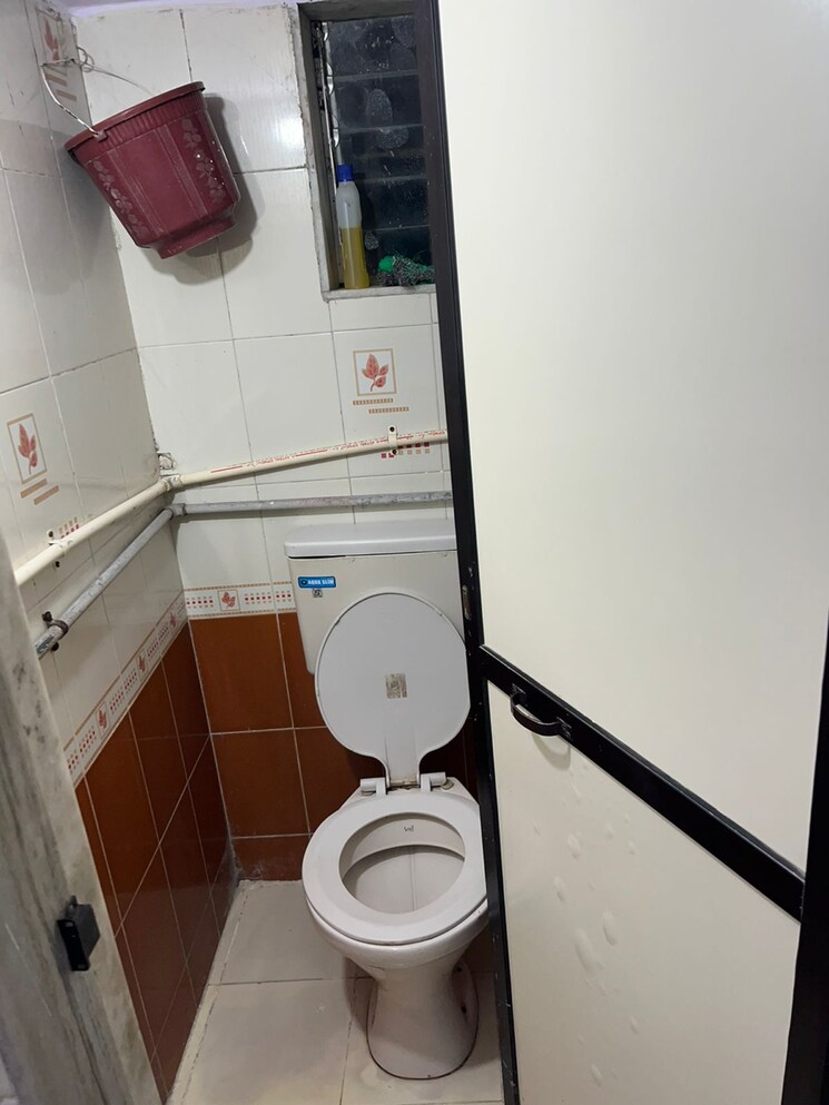 Bathroom, dahisar west 1 Bedroom 360 Sq.Ft. Apartment In Dahisar West Mumbai 8057441