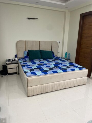 Bedroom in 3 BHK Builder Floor at Ocus Quantum, Sector 51 – for Rent