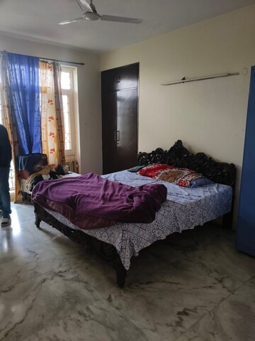 Bedroom in 3 BHK Apartment at Parsvnath Green Ville, Sector 48 – for Rent