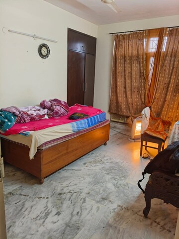 Bedroom in 3 BHK Apartment at Parsvnath Green Ville, Sector 48 – for Rent
