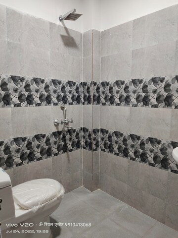 Bathroom in 1 BHK Builder Floor at Palm Residency Chhatarpur, Chattarpur – for Rent