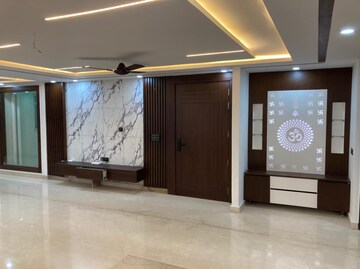Room in 4 BHK Builder Floor at Sushant Lok 2, Sector 57 – for Rent