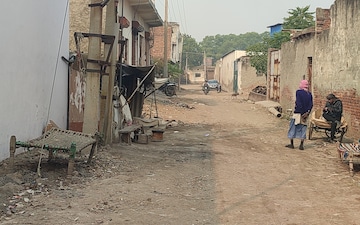 Shop For Sale in Spring Field Colony