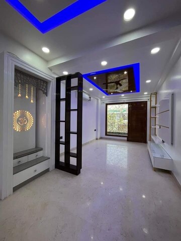 Room in 3 BHK Builder Floor at Today Blossoms II, Sector 51 – for Rent