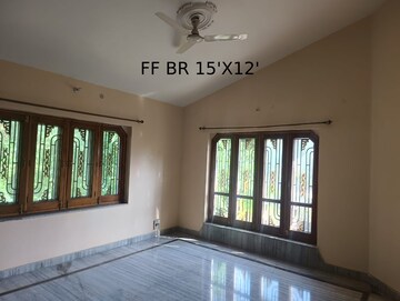 Room in 5 BHK Independent House at Vasant Vihar – for Rent