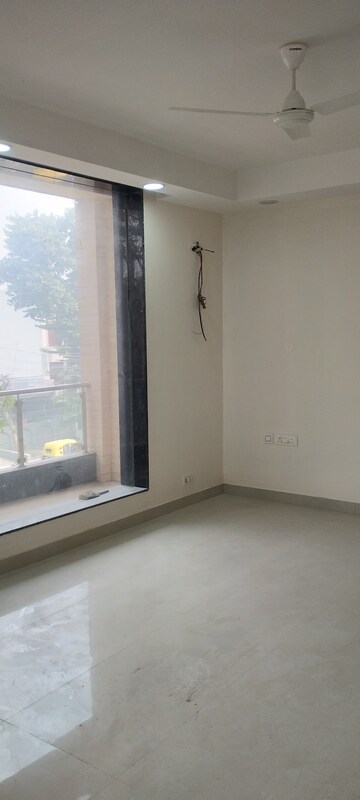 Furnished Amenities in 3 BHK Builder Floor at RWA Apartments Sector 19, Sector 19 – for Rent
