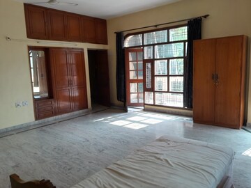 Room in 3 BHK Villa at Sector 46 – for Rent