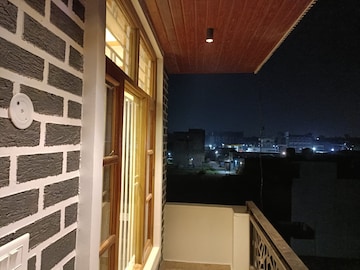 Furnished Amenities in 3 BHK Builder Floor at Pithuwala Kalan – for Rent