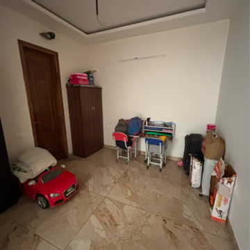 Room in 4 BHK Independent House at Sector 21 – for Rent