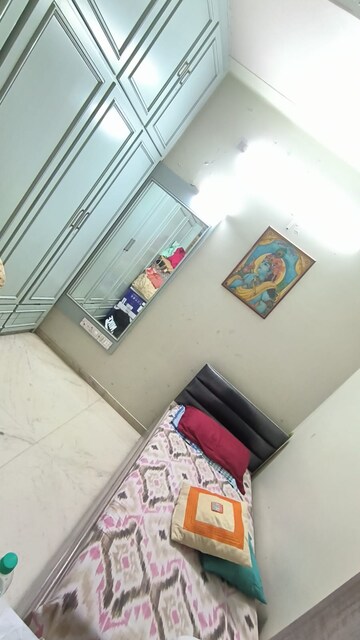 Furnished Amenities in 2.5 BHK Apartment at Thane West – for Sale