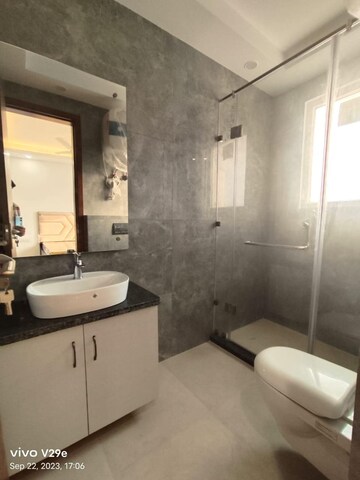 Bathroom in 4 BHK Builder Floor at Ardee City, Sector 52 – for Rent