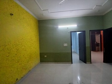 Room in 3 BHK Builder Floor at Gms Road – for Rent