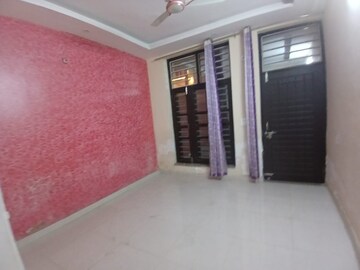Room in 3 BHK Builder Floor at Gms Road – for Rent