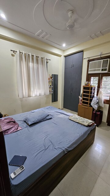 Bedroom in 2 BHK Builder Floor at Sector 40 – for Rent
