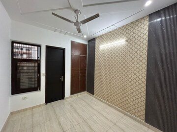 Room in 3 BHK Builder Floor at Green Fields Colony – for Sale