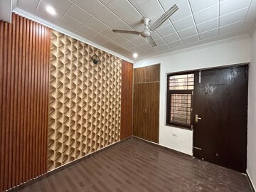 Room in 3 BHK Builder Floor at Green Fields Colony – for Sale