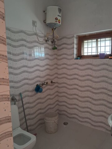 Bathroom in 2 BHK Builder Floor at Manduwala – for Rent