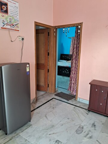 Room in 2 BHK Builder Floor at Manduwala – for Rent