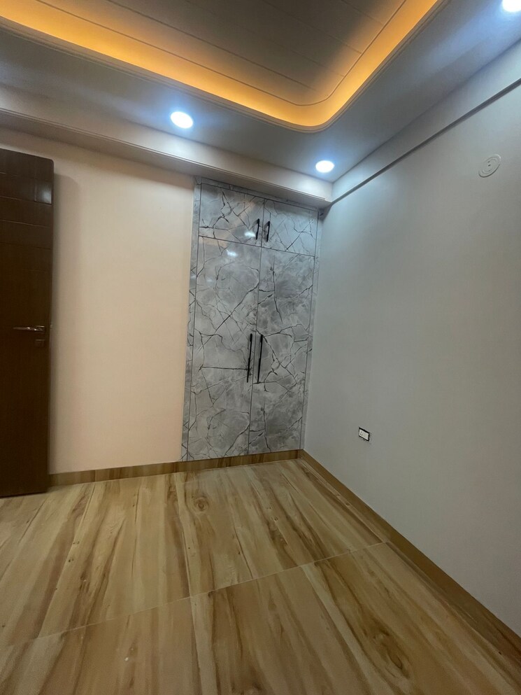 Room, sector 104 2 Bedroom 1050 Sq.Ft. Builder Floor In Sector 104 Noida 8057778