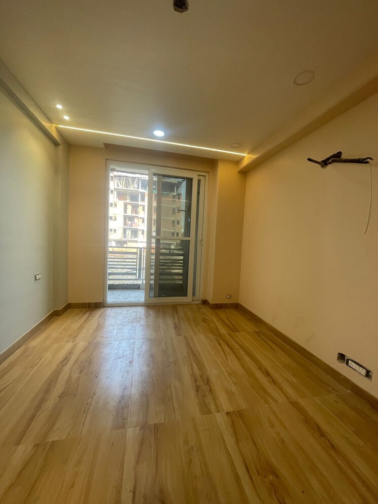 Room, sector 104 2 Bedroom 1050 Sq.Ft. Builder Floor In Sector 104 Noida 8057778
