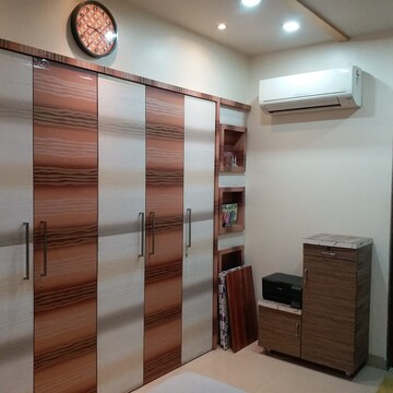 Room in 3 BHK Apartment at Madhav Shreeji Palacia, Hiranandani Estate – for Rent