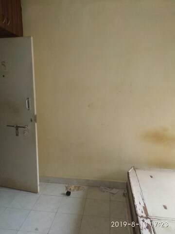 Room in Studio Apartment at Jankalyan Nagar – for Rent