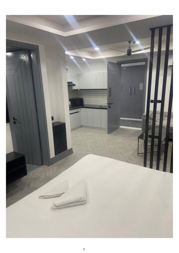 Building Lobby in 1 BHK Builder Floor at Dlf Phase ii – for Rent