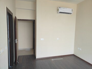 Room in 2 BHK Apartment at Paras Dews, Sector 106 – for Sale